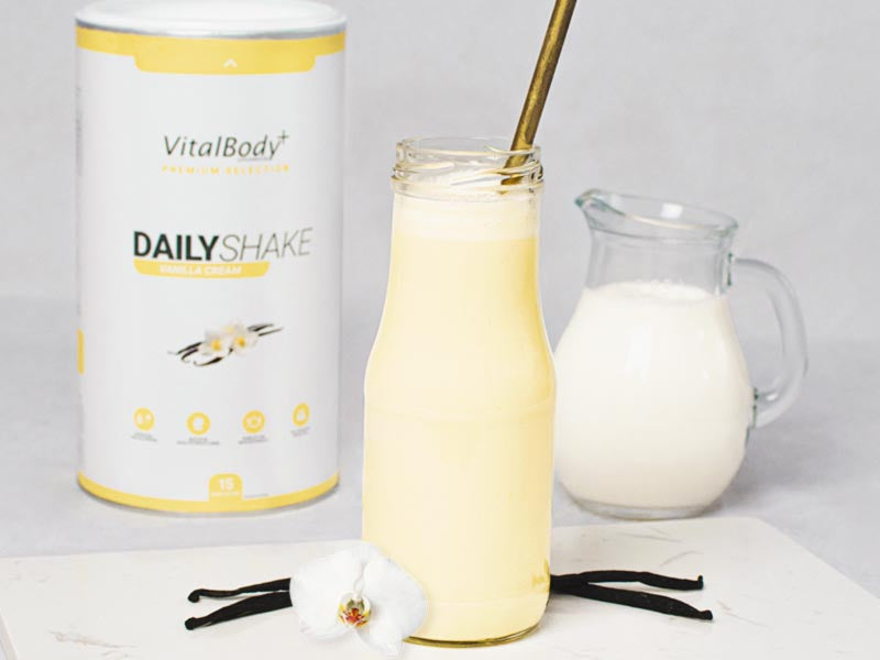 DailyShake - Mahlzeitenersatz von VitalBodyPLUS (Vanilla Cream)in Szene